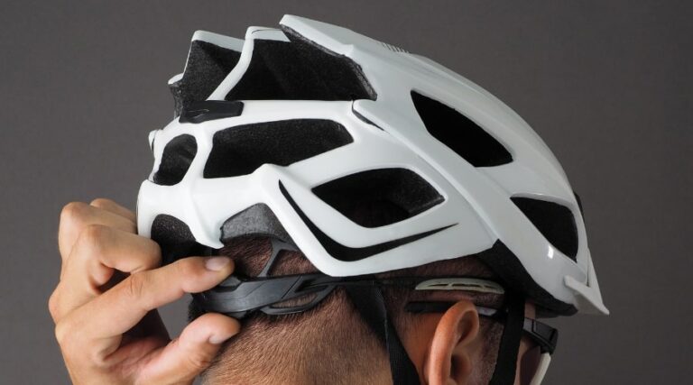 how-to-properly-fit-a-helmet-a-comprehensive-guide