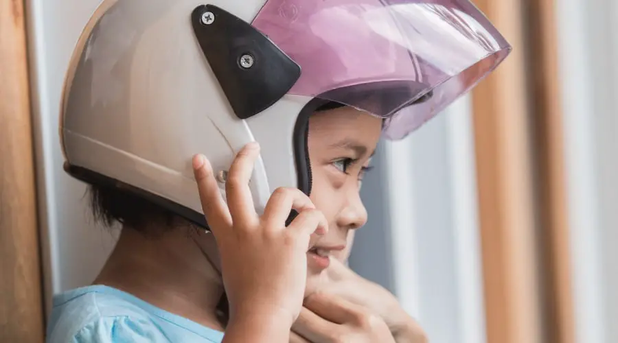 Is a full face helmet safer for kids 