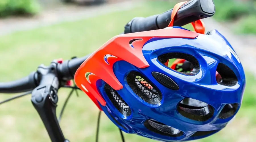 What are the four 4 steps to correctly fitting a bike helmet
